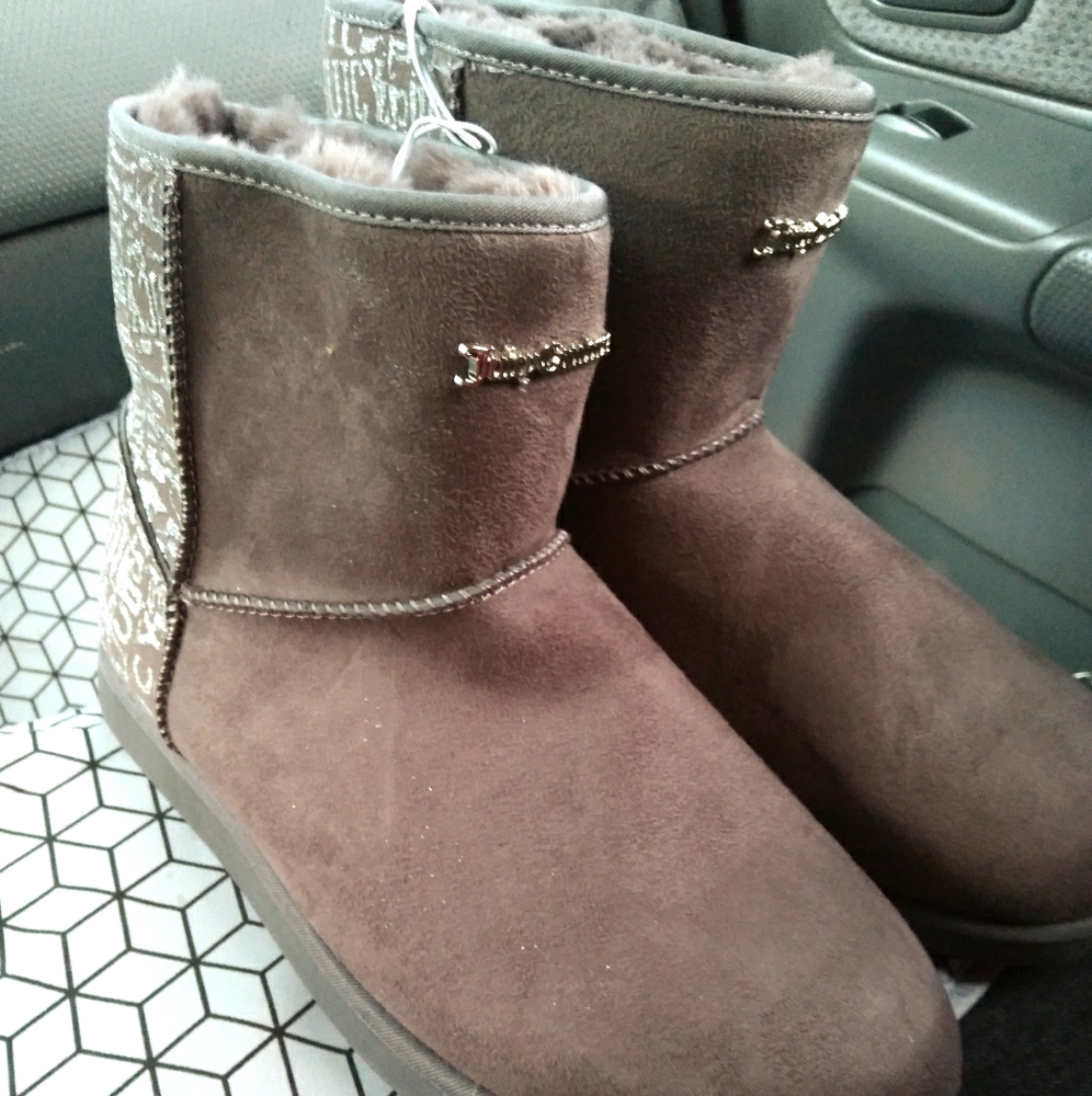 Juicy Couture brown fur boots